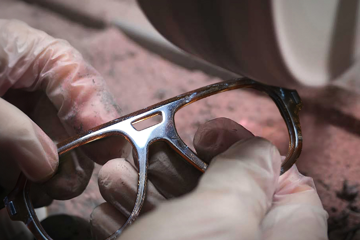 “Polissage artisanal d’une monture Lumenus”